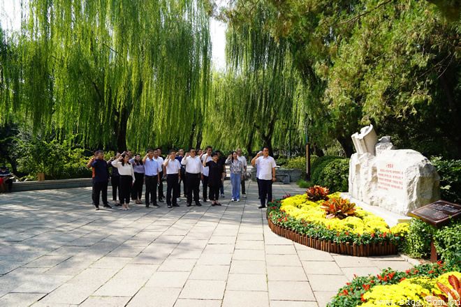 輕工供銷公司黨委開展“喜迎二十大 永遠(yuǎn)跟黨走” 暨與省造紙?jiān)航Y(jié)對(duì)共建活動(dòng)
