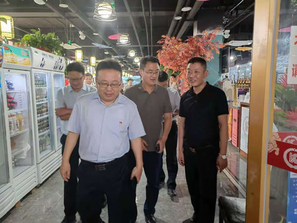 山東國投公司黨委委員、副總裁李欣勝到輕工供銷公司第二黨支部進(jìn)行調(diào)研